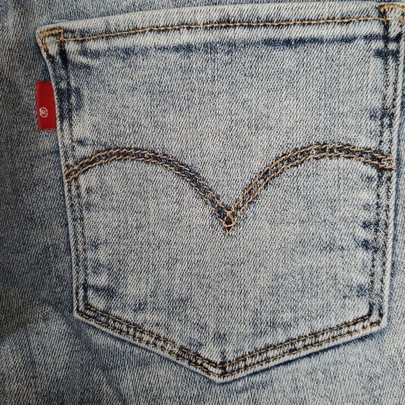 Levi's Women's Sz 26 Light Wash 721 High Rise Skinny Jeans Dark Side Seam Stripe - Picture 8 of 11